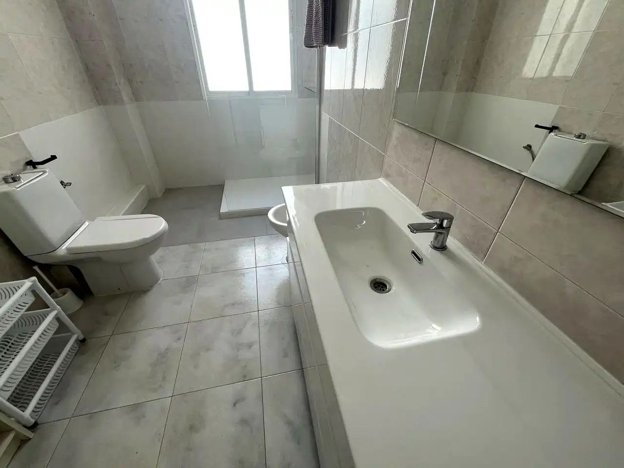 Baño de Apartamento de alquiler en Madrid con Aire acondicionado, Calefacción y Parquet