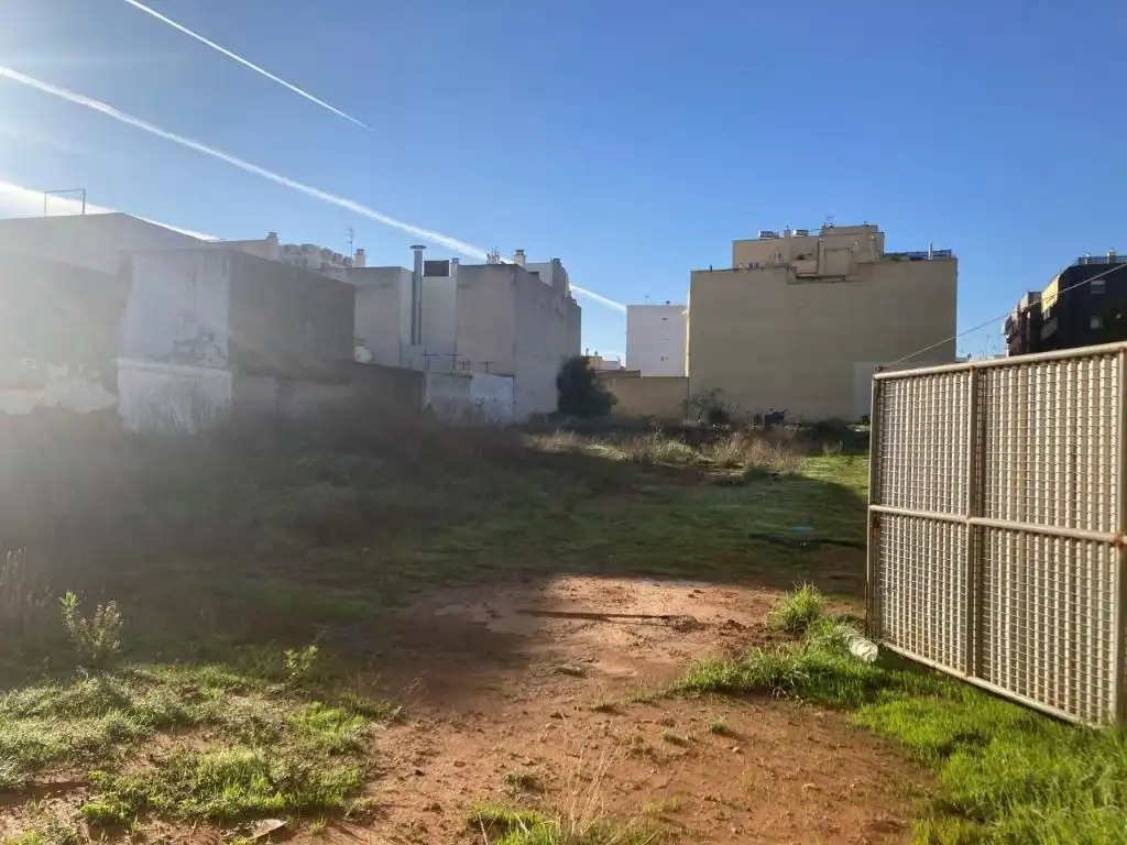 Residential land for sale in Plaza Arahal 4