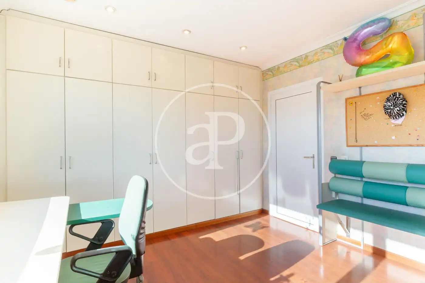 Habitación de Casa o chalet en venta en Serra con Aire acondicionado, Calefacción y Jardín privado