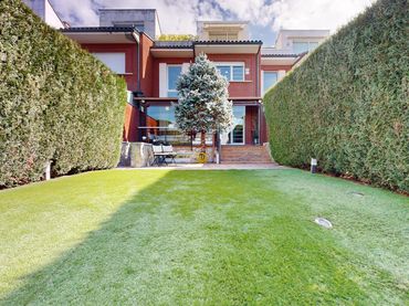 Adosado con balcón en venta en Calle ARRIBIAZPI