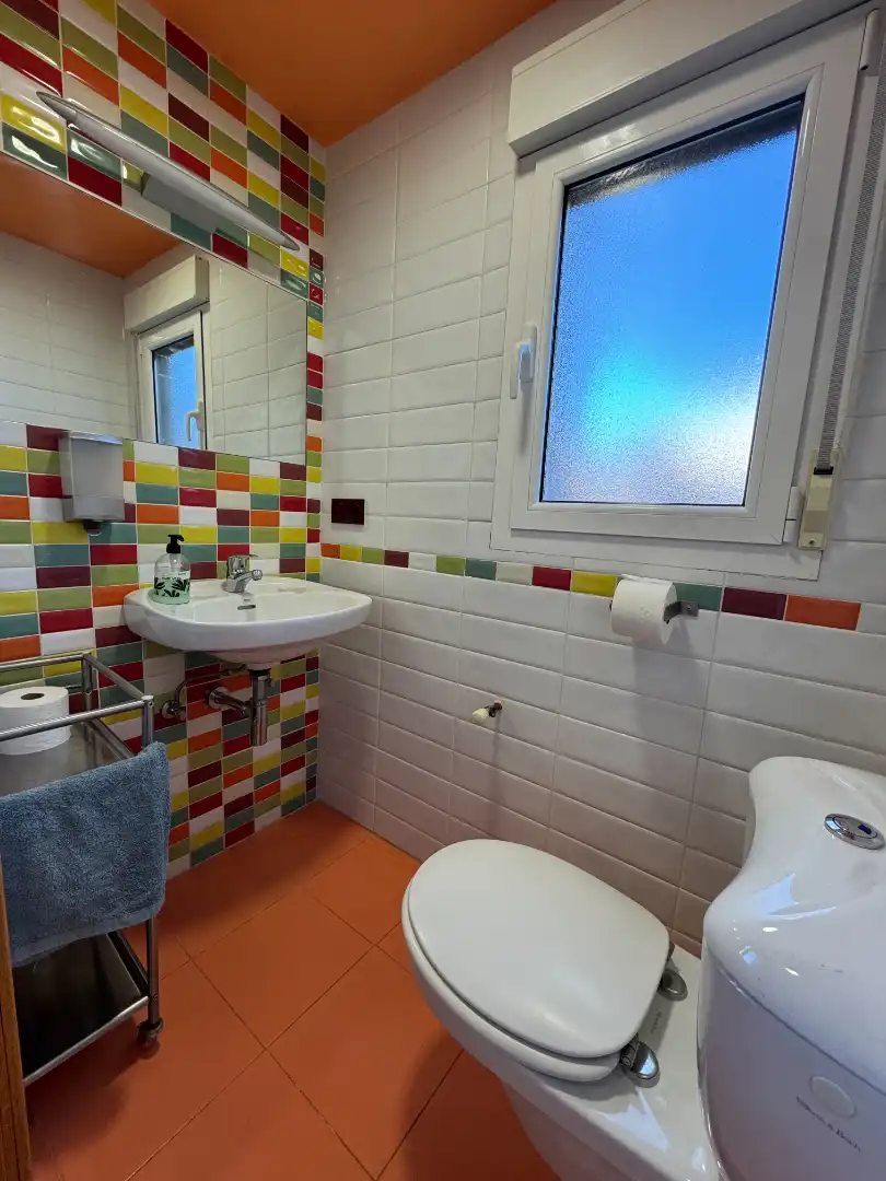Baño de Ático en venta en Jaca con Terraza, Trastero y Amueblado