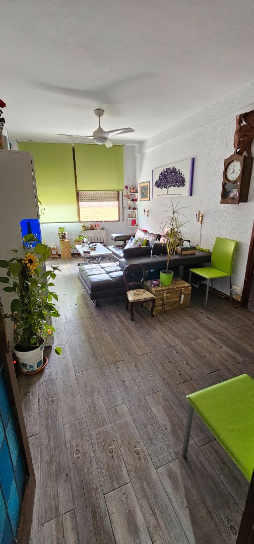 Living room of Flat for sale in  Barcelona Capital  with Heating, Parquet flooring and Furnished