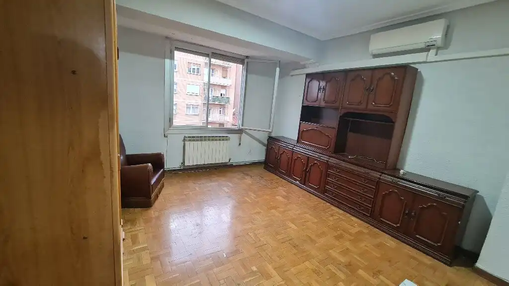 Habitación de Piso en venta en  Logroño con Amueblado y Balcón
