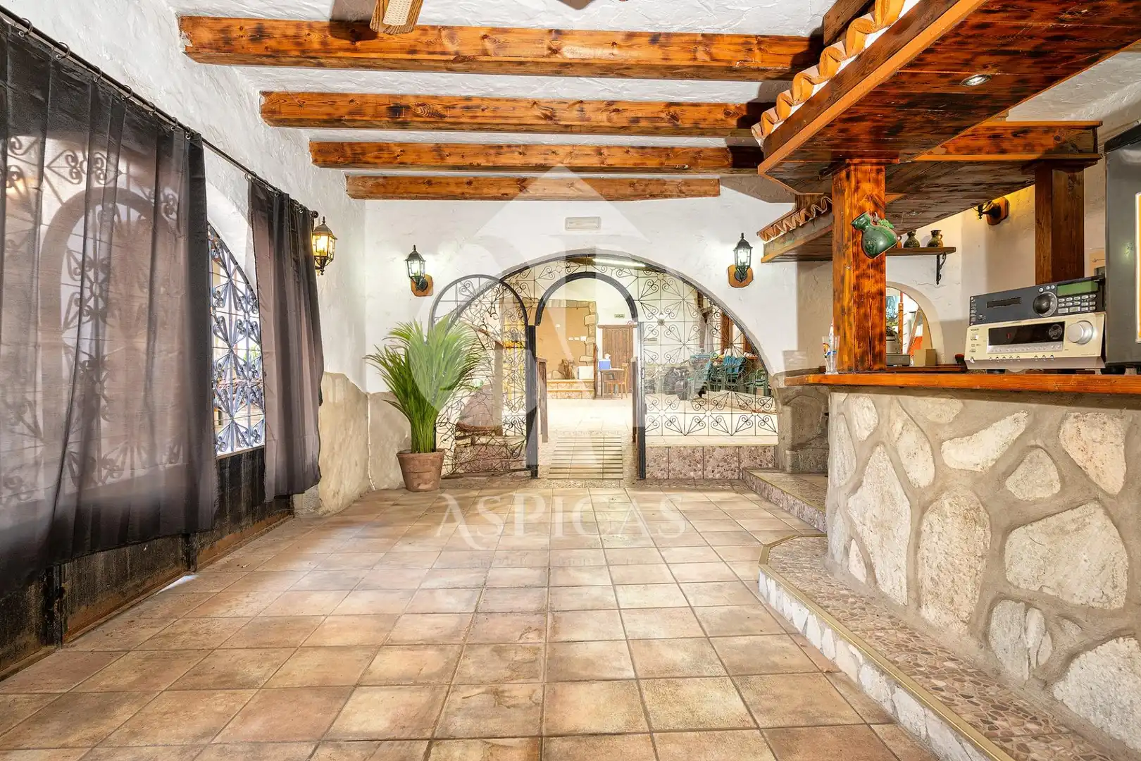 Commercial properties for sale in Montaña - La Data