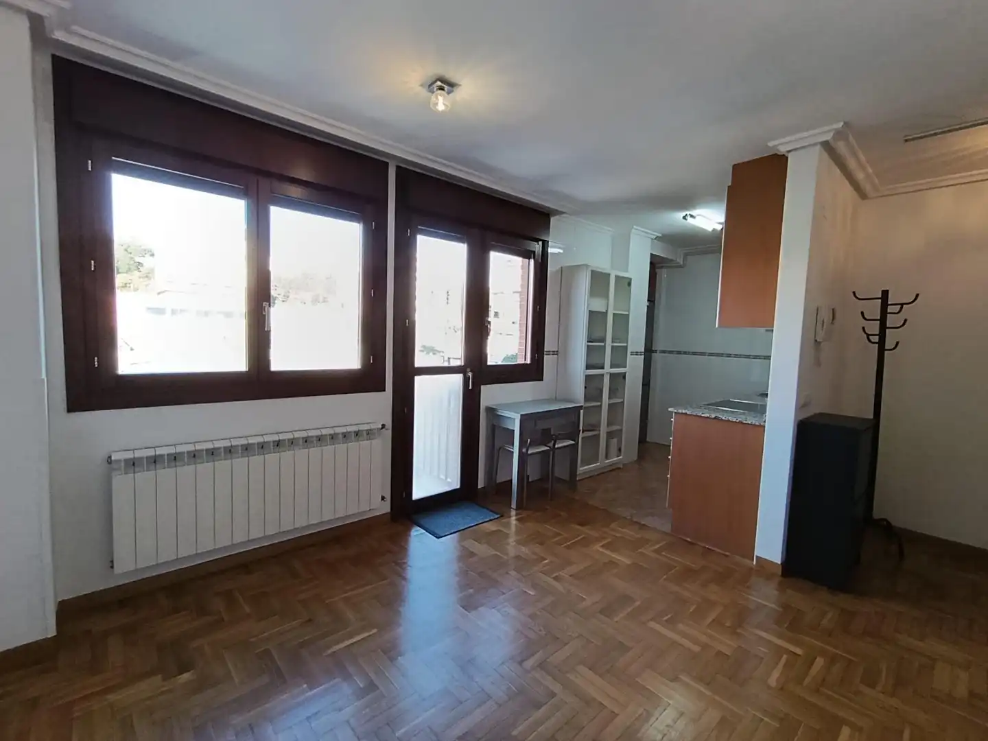 Sala de estar de Apartamento en venta en Avilés con Calefacción, Trastero y Balcón