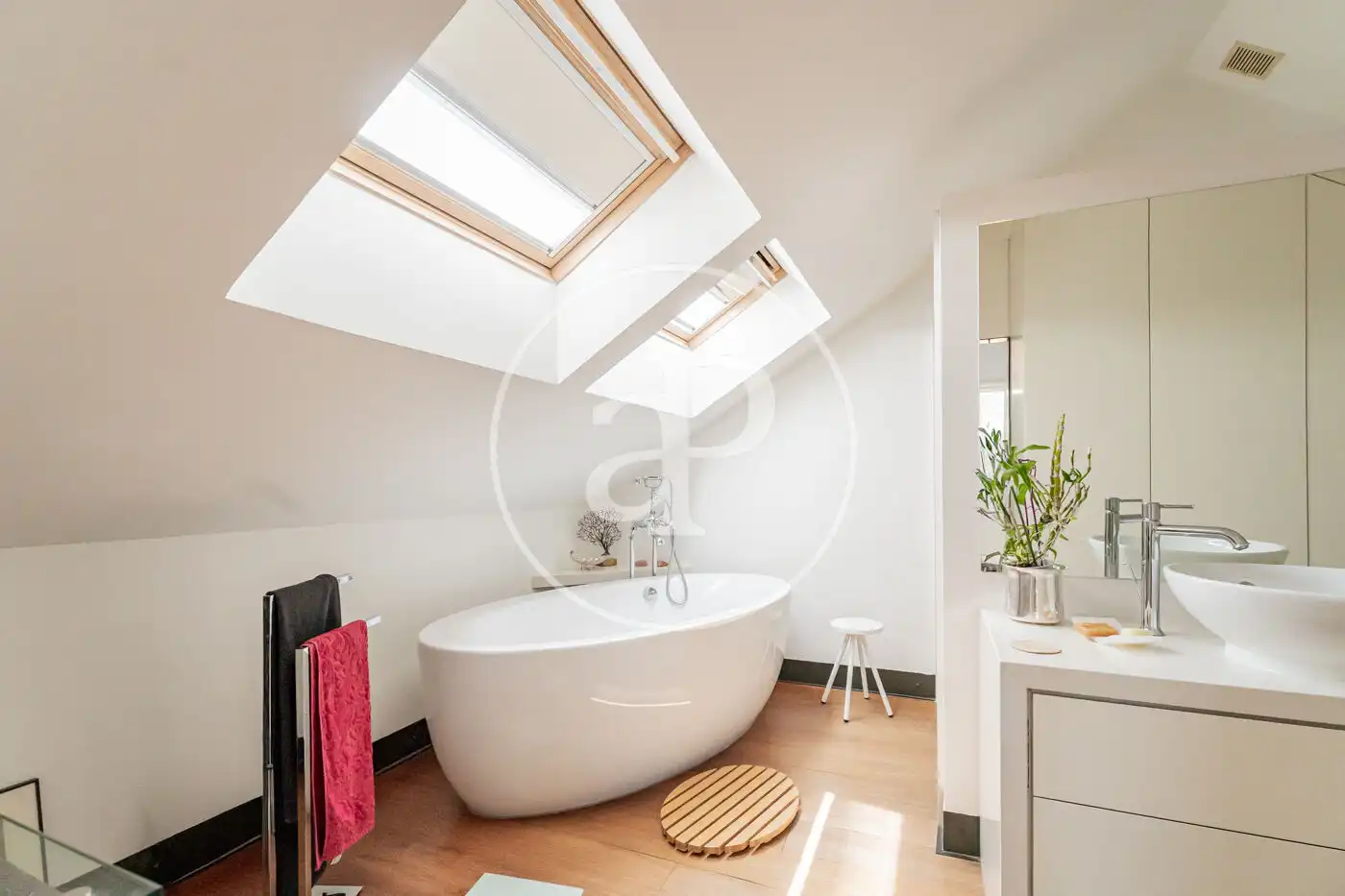 Bathroom of Houses for rent in Madrid  with Air Conditioner, Heating and Private garden