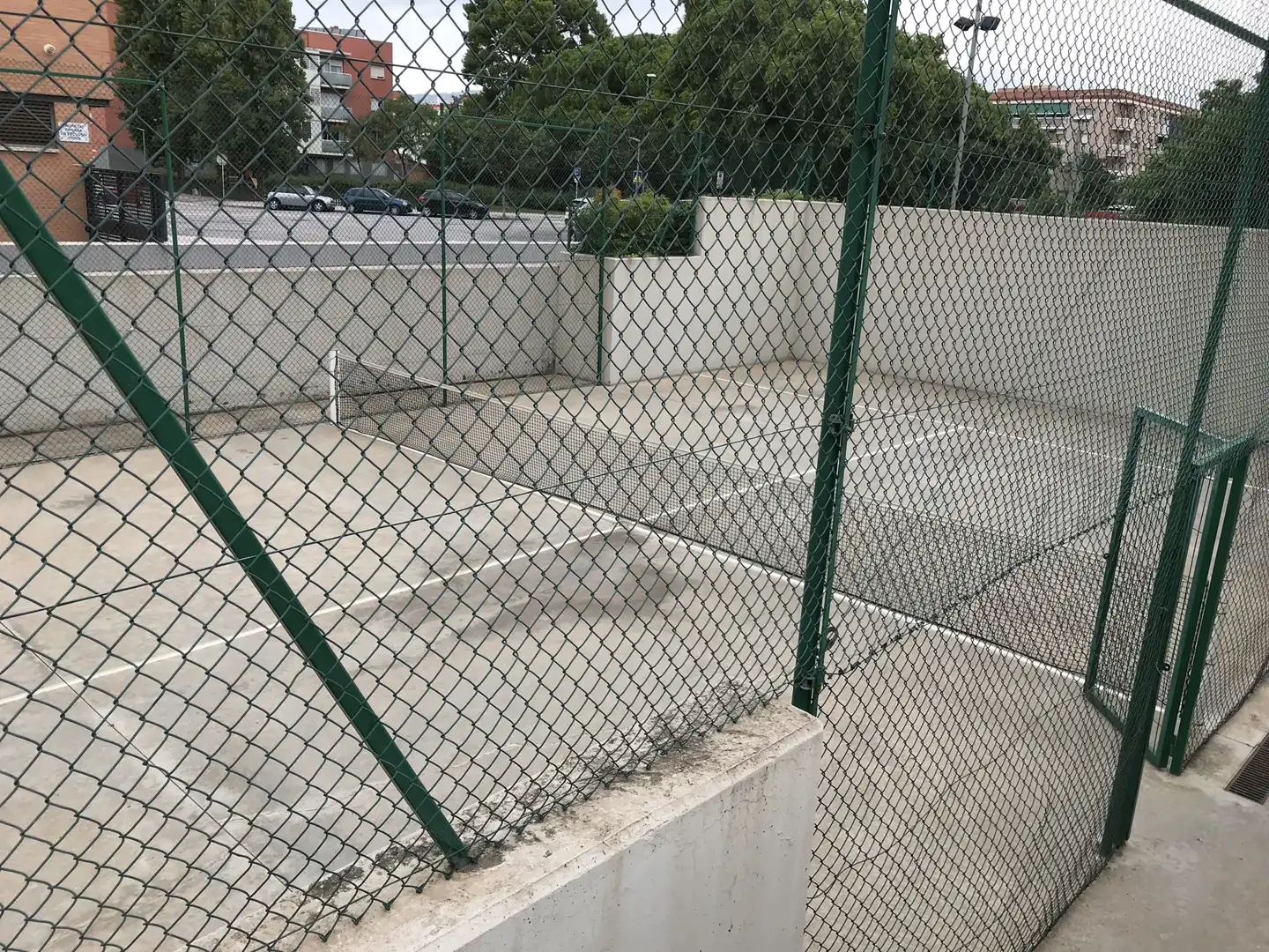 Parking de Piso en venta en Sant Joan Despí con Aire acondicionado, Calefacción y Horno