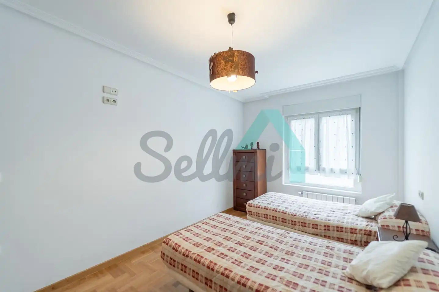 Habitación de Piso en venta en Tineo con Calefacción, Parquet y Trastero