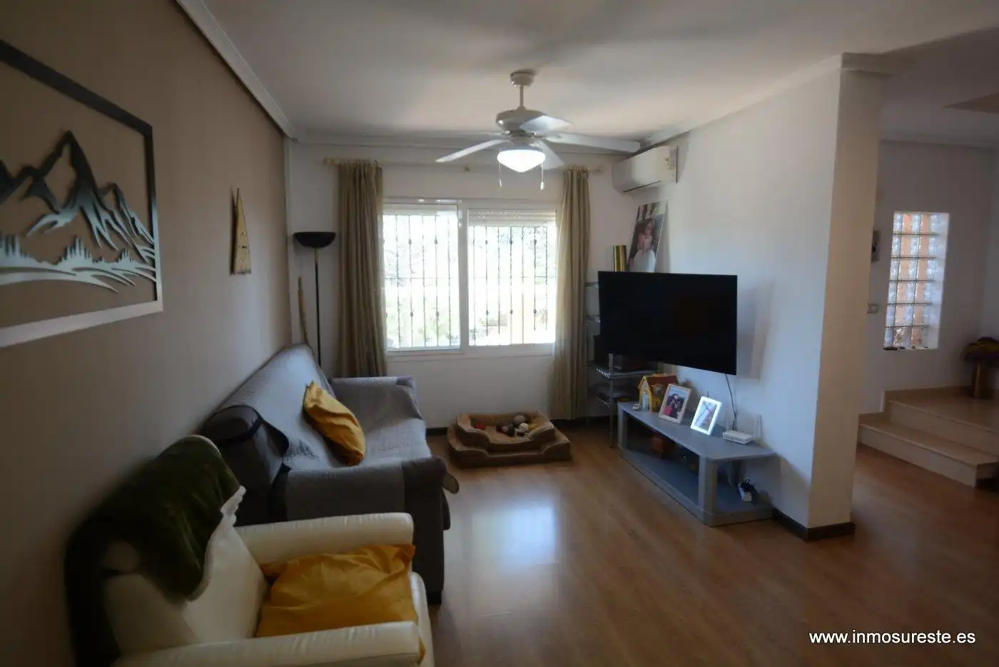 Sala d'estar de Casa adosada en venda en Orihuela amb Aire condicionat, Terrassa i Balcó