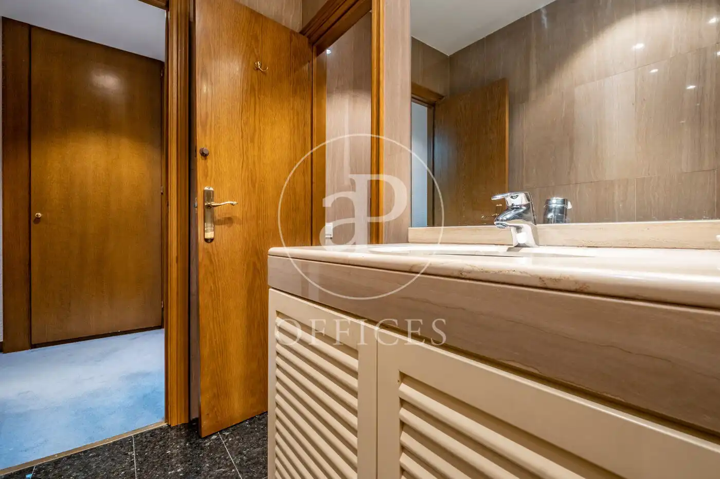 Büro zum Verkauf in Barcelona mit Klimaanlage und Heizung