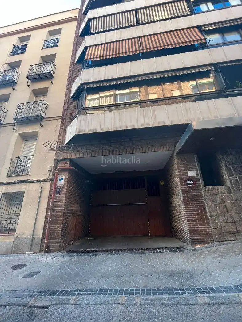Individual de lloguer a Calle de Eduardo Benot 5