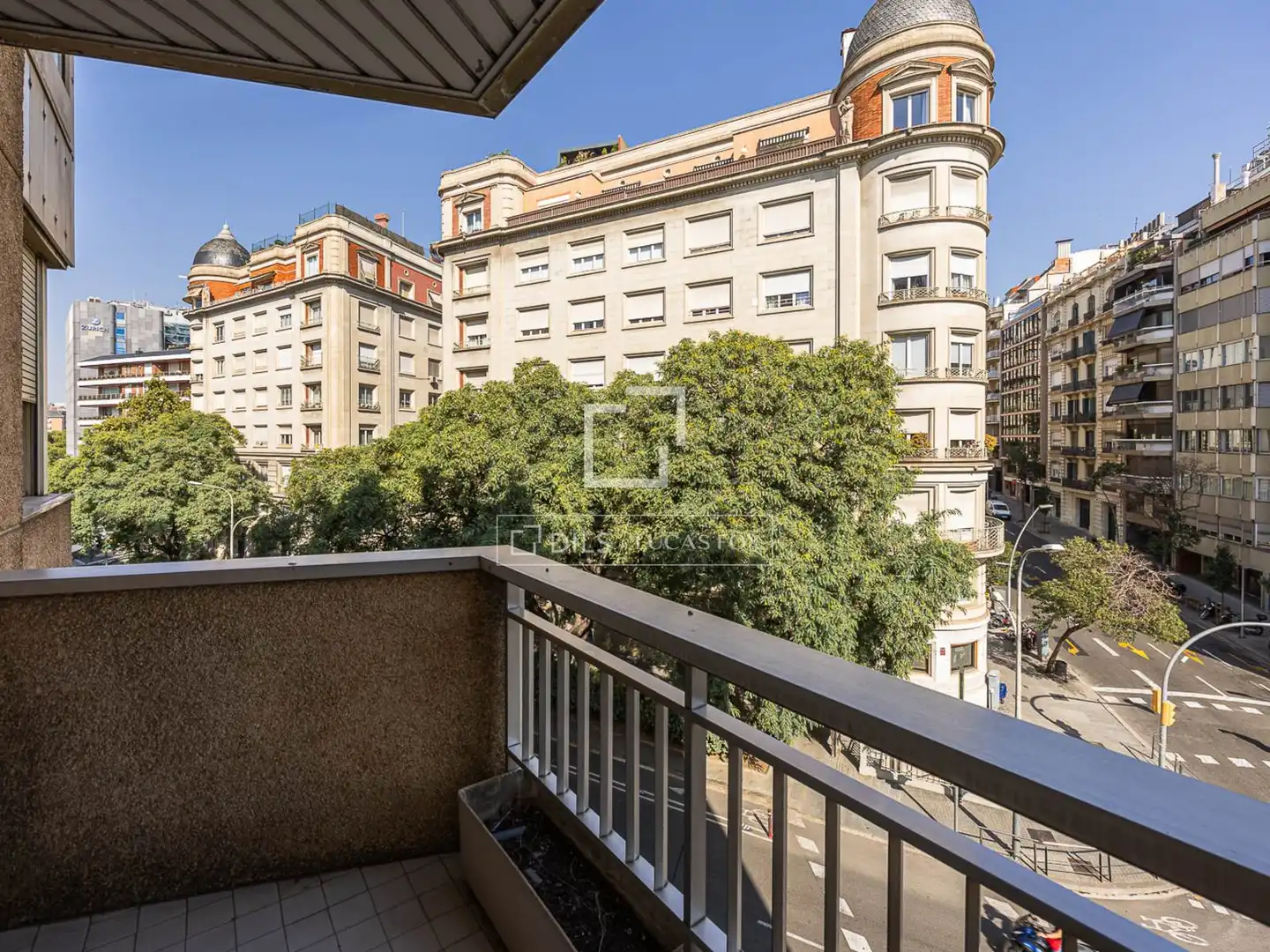 Vista exterior de Pis en venda en Barcelona amb Aire condicionat, Calefacció i Traster
