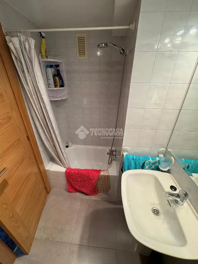 Baño de Piso de alquiler en Zaragoza con Calefacción y Amueblado