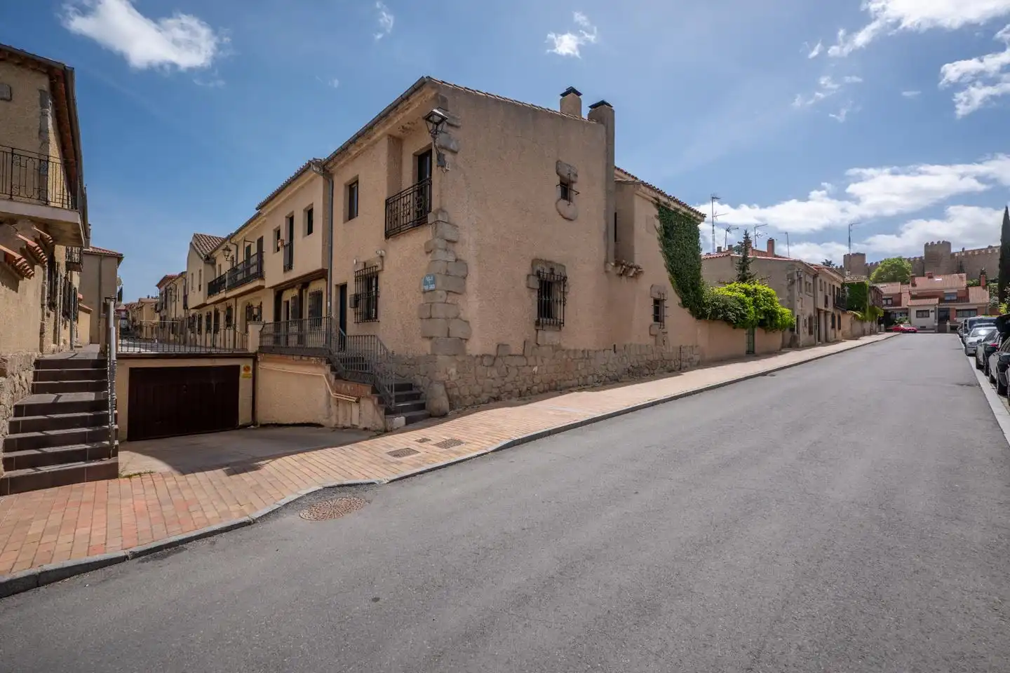Vista exterior de Casa o chalet en venta en Ávila Capital con Calefacción, Parquet y Trastero