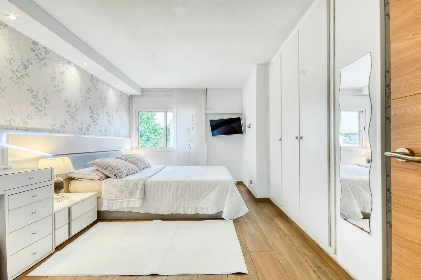 Bedroom of Flat for sale in Figueres  with Terrace, Oven and Microwave
