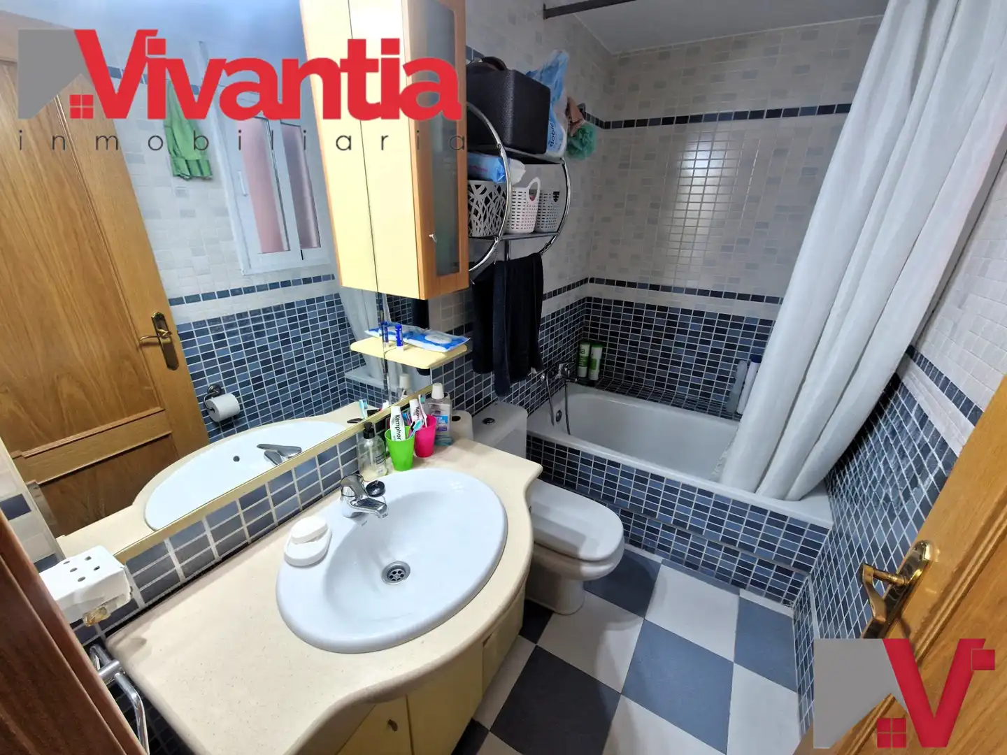 Bathroom of Apartments for sale in Lorca  with Air Conditioner, Heating and Furnished