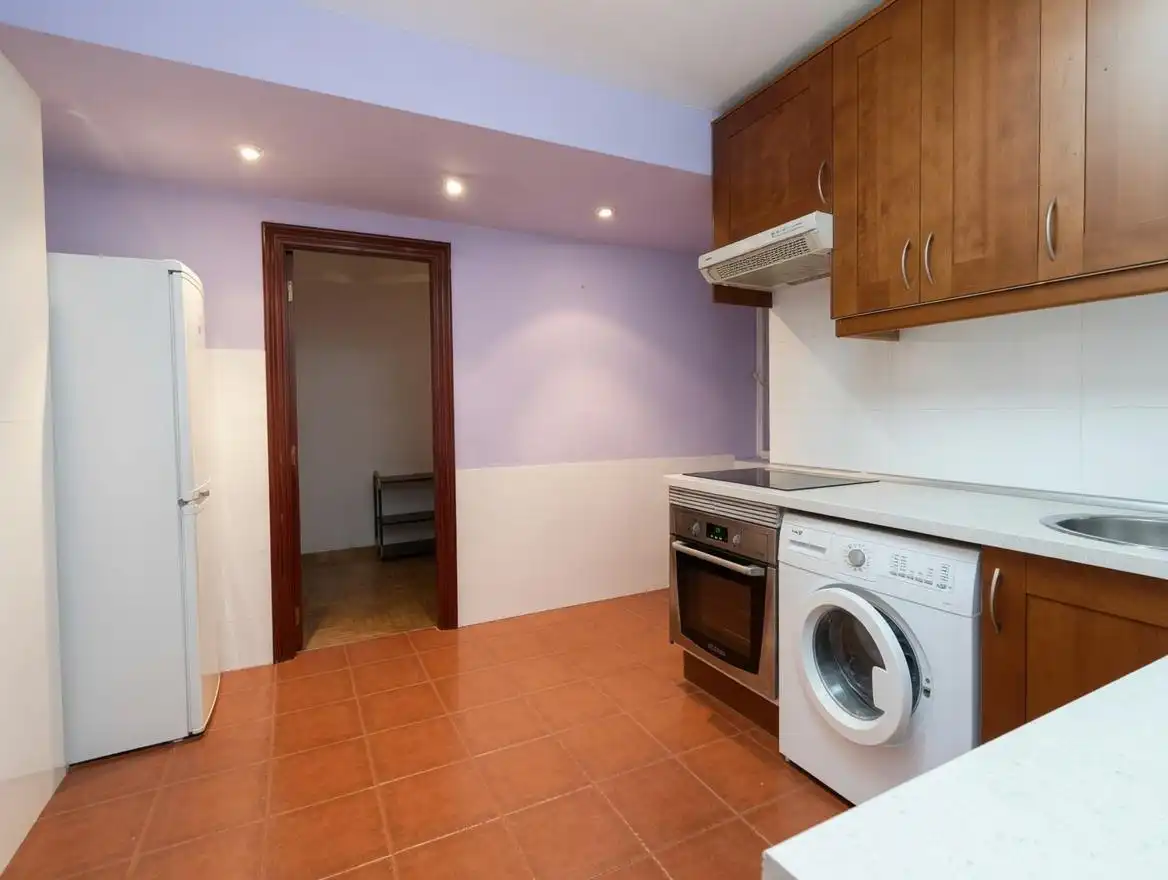 Cuina de Pis en venda en Oviedo  amb Calefacció
