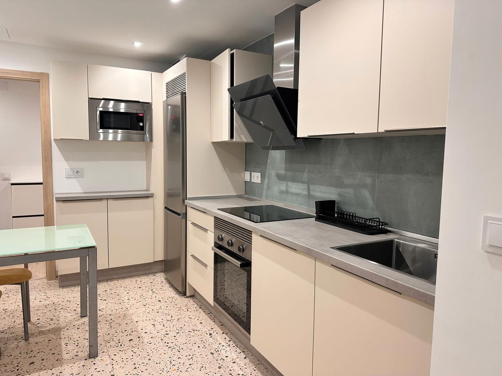 Cuina de Pis de lloguer en Ames amb Calefacció, Traster i Moblat