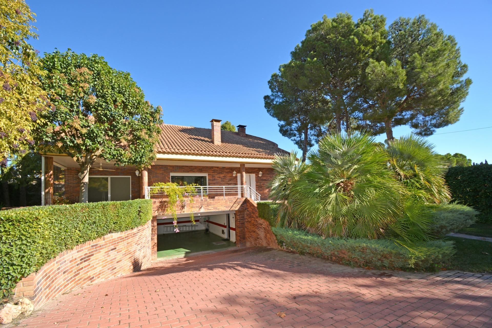 Vista exterior de Casa o xalet en venda en Zuera amb Calefacció, Jardí privat i Parquet