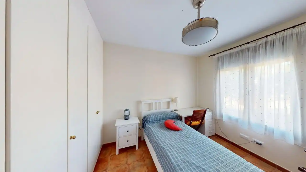 Habitación de Casa adosada de alquiler en Guillena con Aire acondicionado, Calefacción y Jardín privado