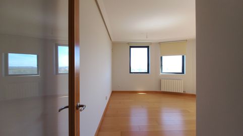 Photo 2 of Flat for rent in Calle María de Zayas, San Agustín - Parque Europa, Burgos Capital