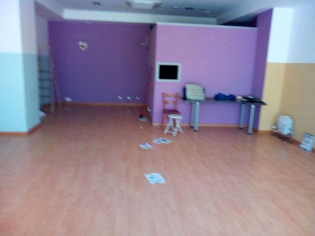 Local comercial en Alquiler en Avenida de los Comuneros en Rollo - Puente Ladrillo