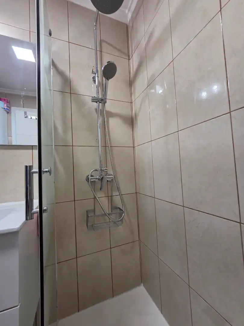 Badezimmer von Einfamilien-Reihenhaus zum Verkauf in Torrevieja mit Klimaanlage, Terrasse und Abstellraum