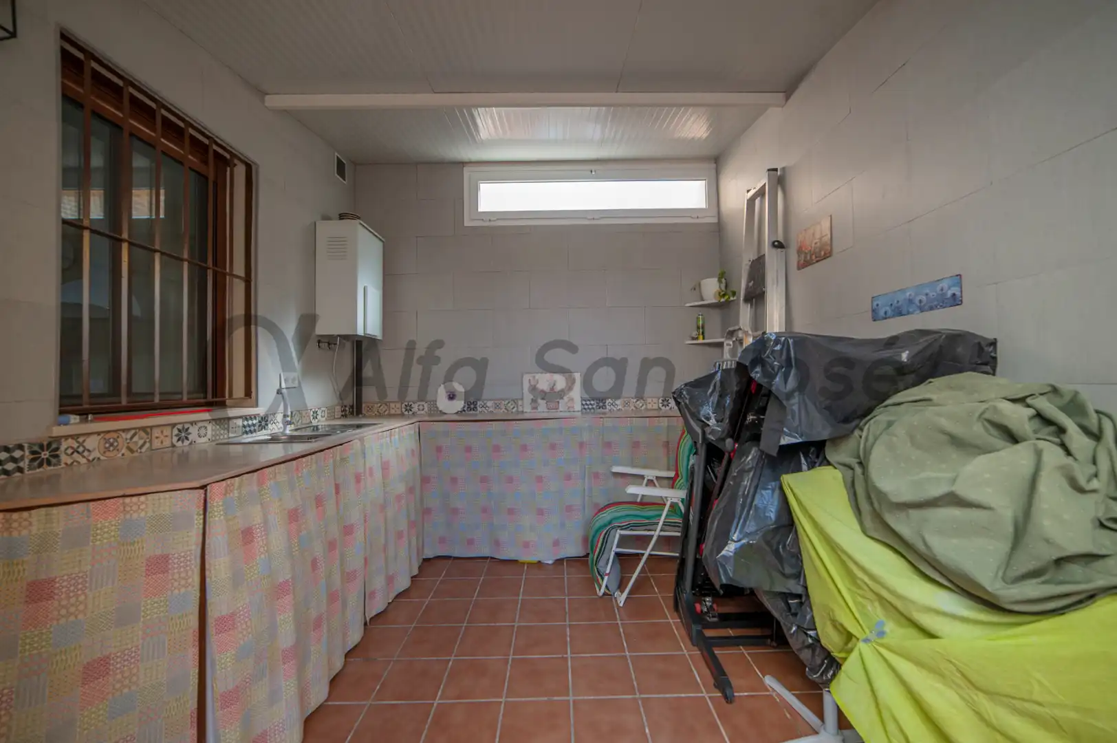 Cuina de Casa adosada en venda en La Rinconada amb Aire condicionat i Moblat