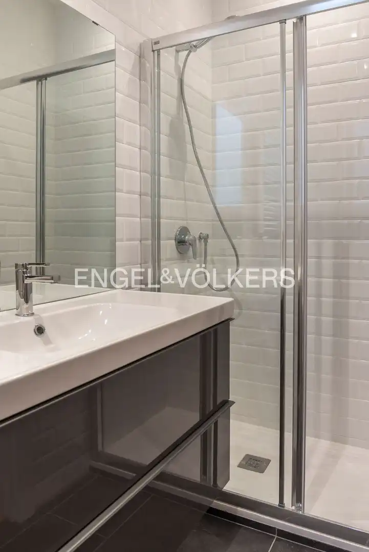 Badezimmer von Wohnung zur Miete in Madrid mit Klimaanlage, Heizung und Parkett