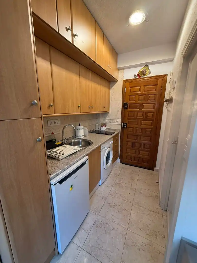 Cocina de Estudio de alquiler en Torremolinos con Aire acondicionado, Calefacción y Terraza