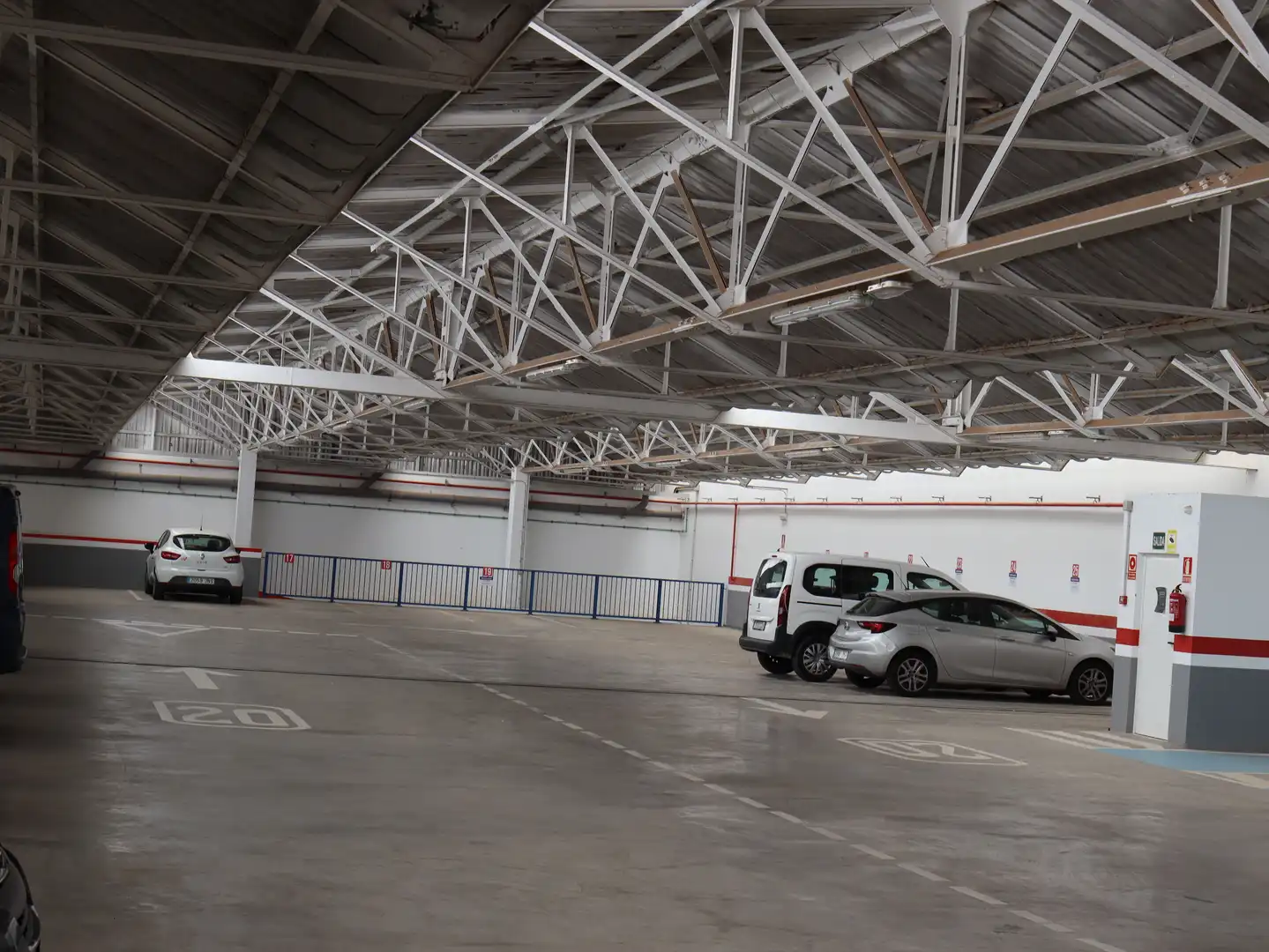 Parkplatz von Büro zur Miete in San Bartolomé de Tirajana mit Klimaanlage