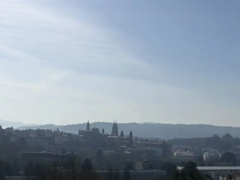 Vista exterior de Casa o xalet en venda en Santiago de Compostela  amb Aire condicionat, Calefacció i Terrassa