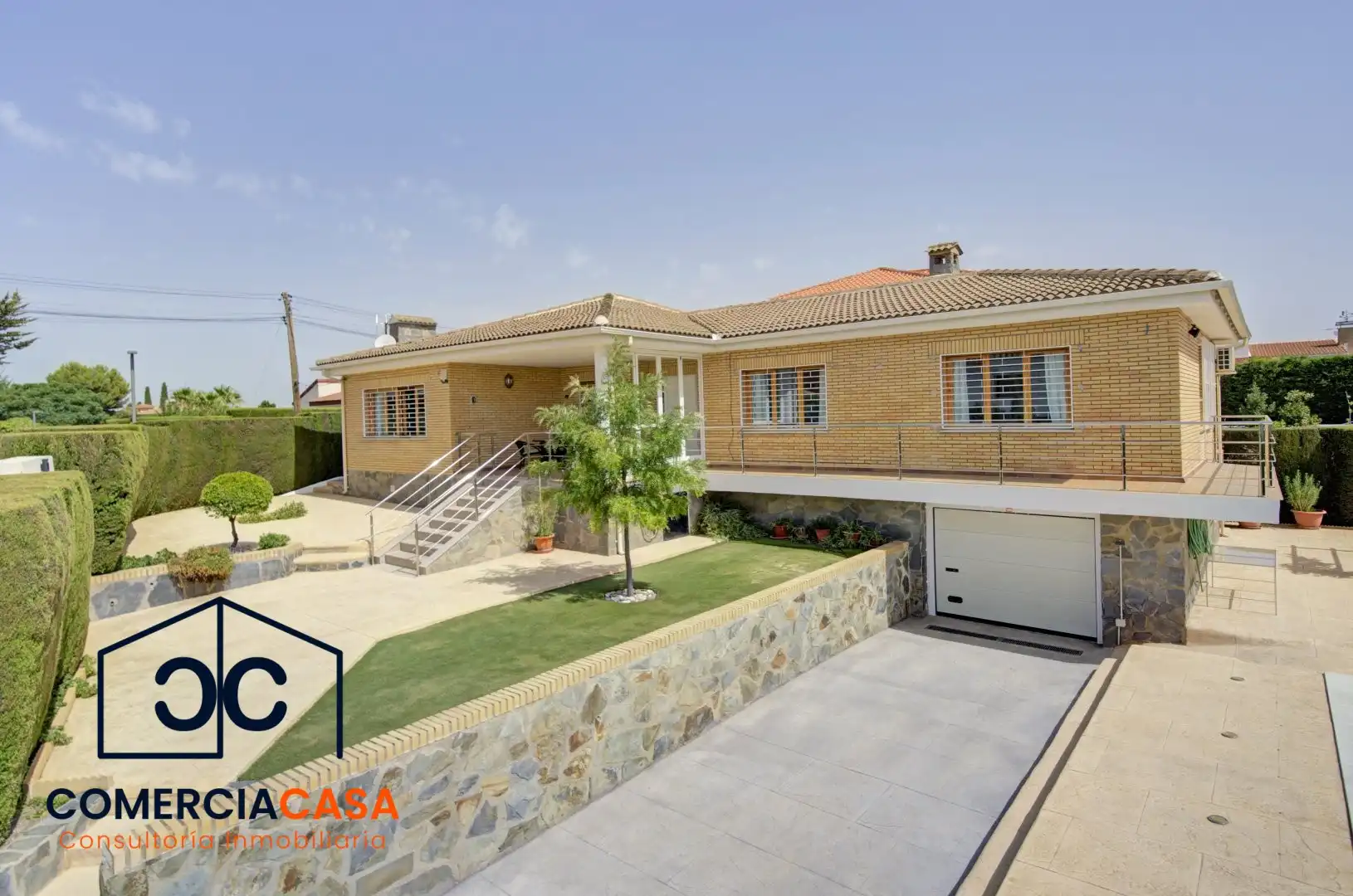 Vista exterior de Casa o xalet en venda en Villa de Otura amb Aire condicionat, Calefacció i Jardí privat