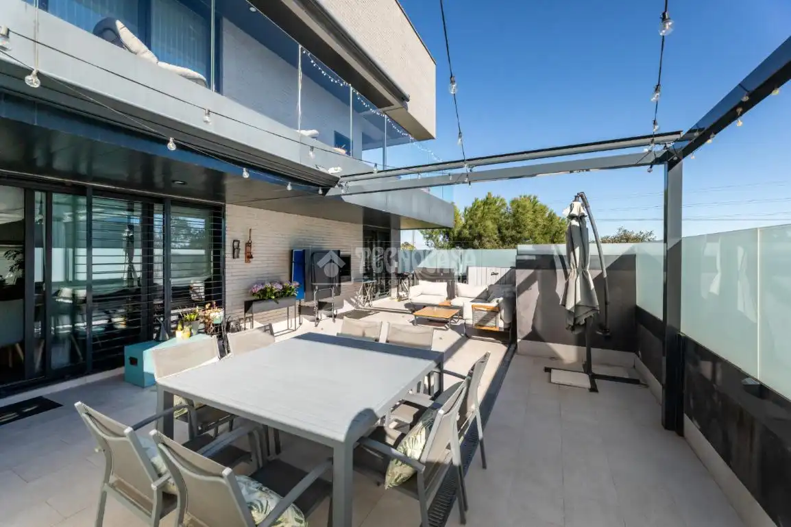 Terraza de Piso en venta en Torrelodones con Aire acondicionado, Jardín privado y Piscina comunitaria