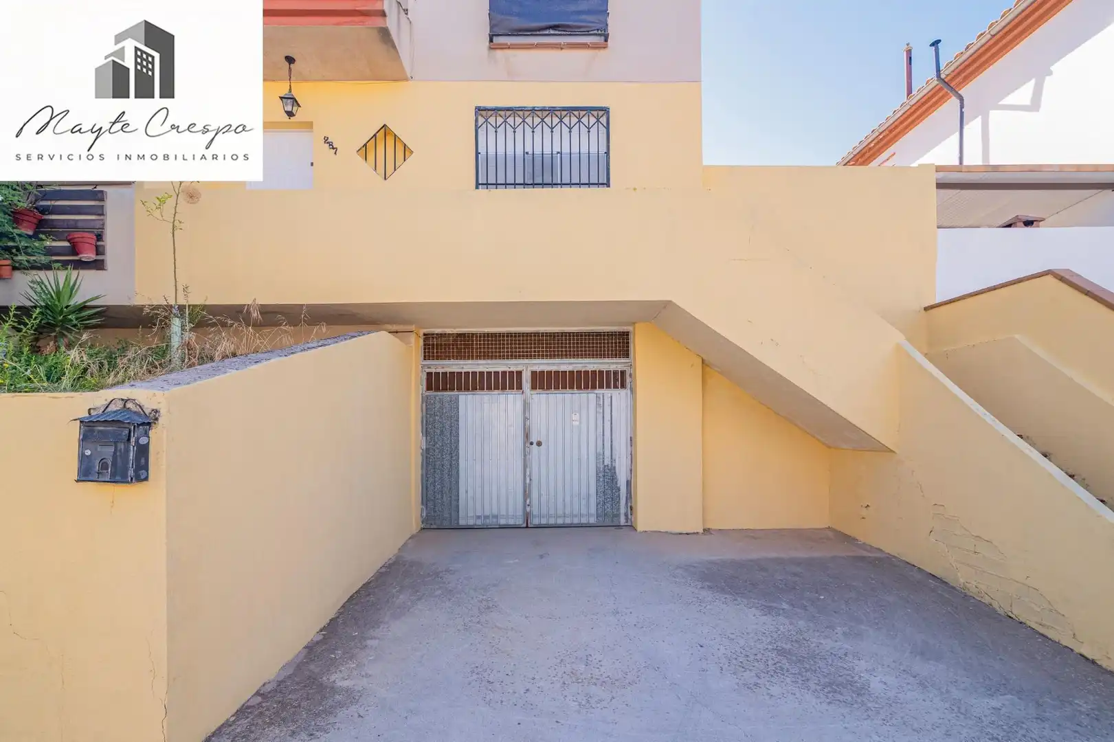 Casa aparellada amb terrassa en venda a Jun, imagen 34