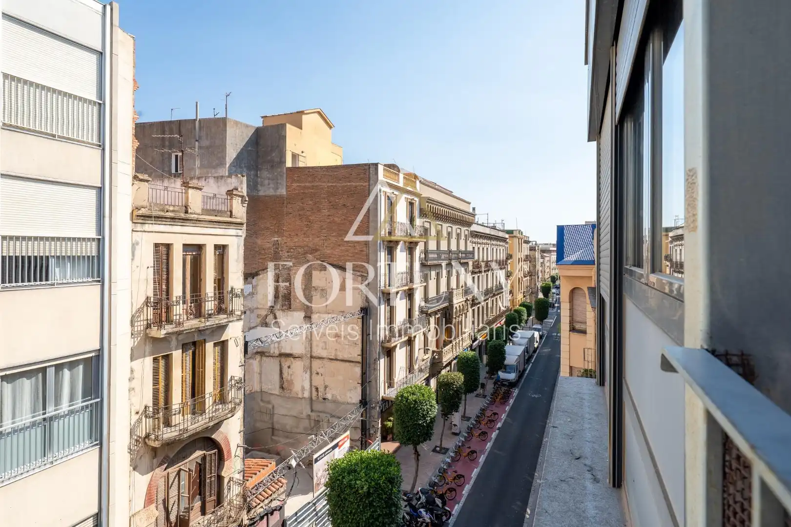 Vista exterior de Àtic en venda en Reus amb Aire condicionat, Terrassa i Balcó