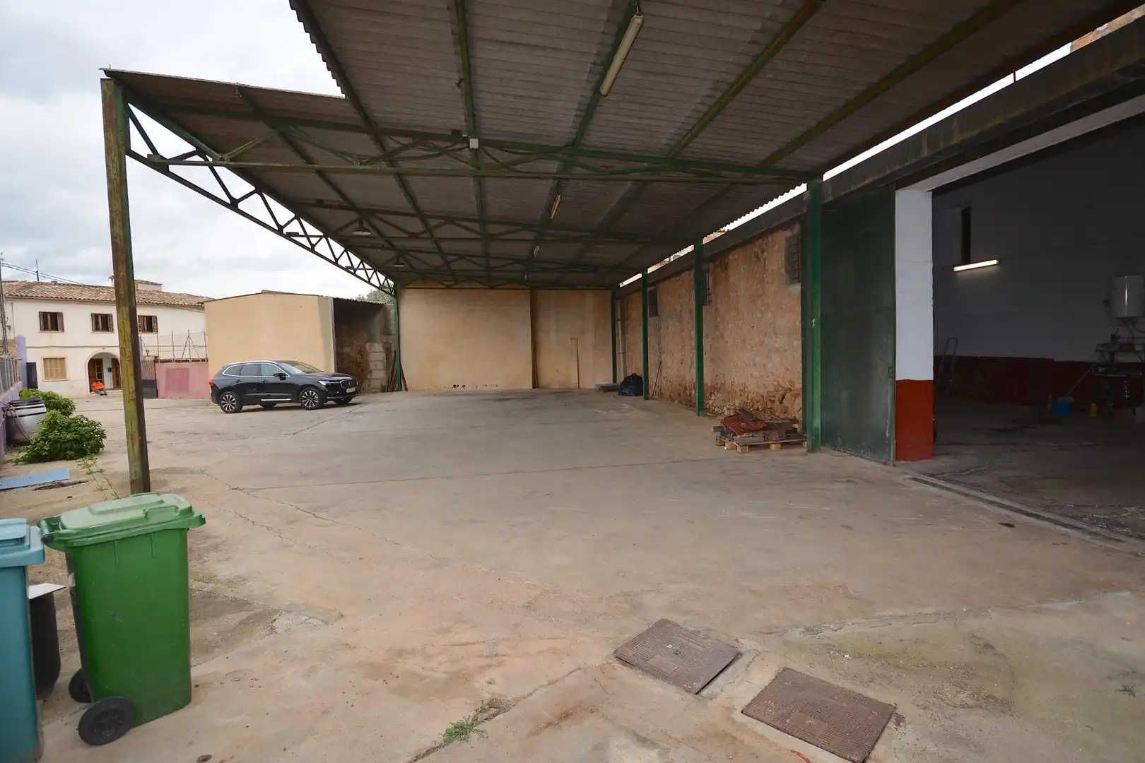 Exterior view of Industrial buildings for sale in Binissalem