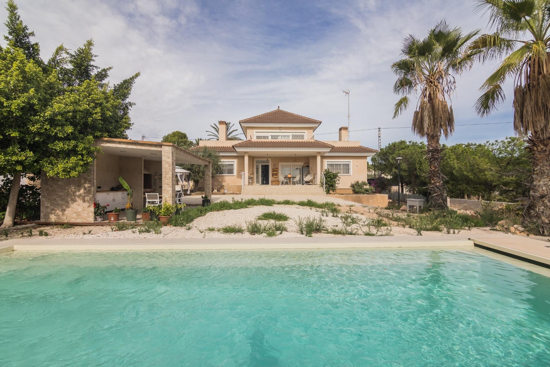 Vista exterior de Casa o xalet en venda en Elche / Elx amb Aire condicionat, Jardí privat i Terrassa