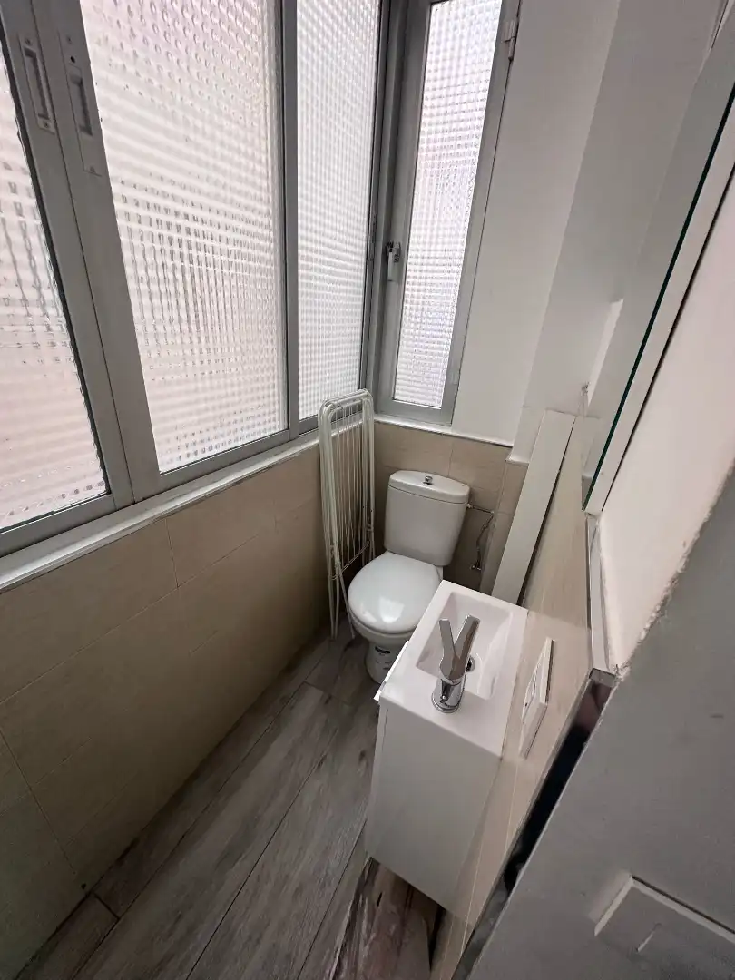 Bathroom of Flat for share in Madrid  with Air Conditioner, Heating and Furnished