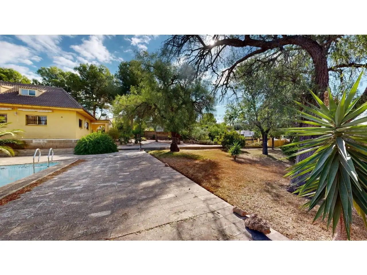 Vista exterior de Casa o chalet en venta en Llíria con Jardín privado, Terraza y Piscina