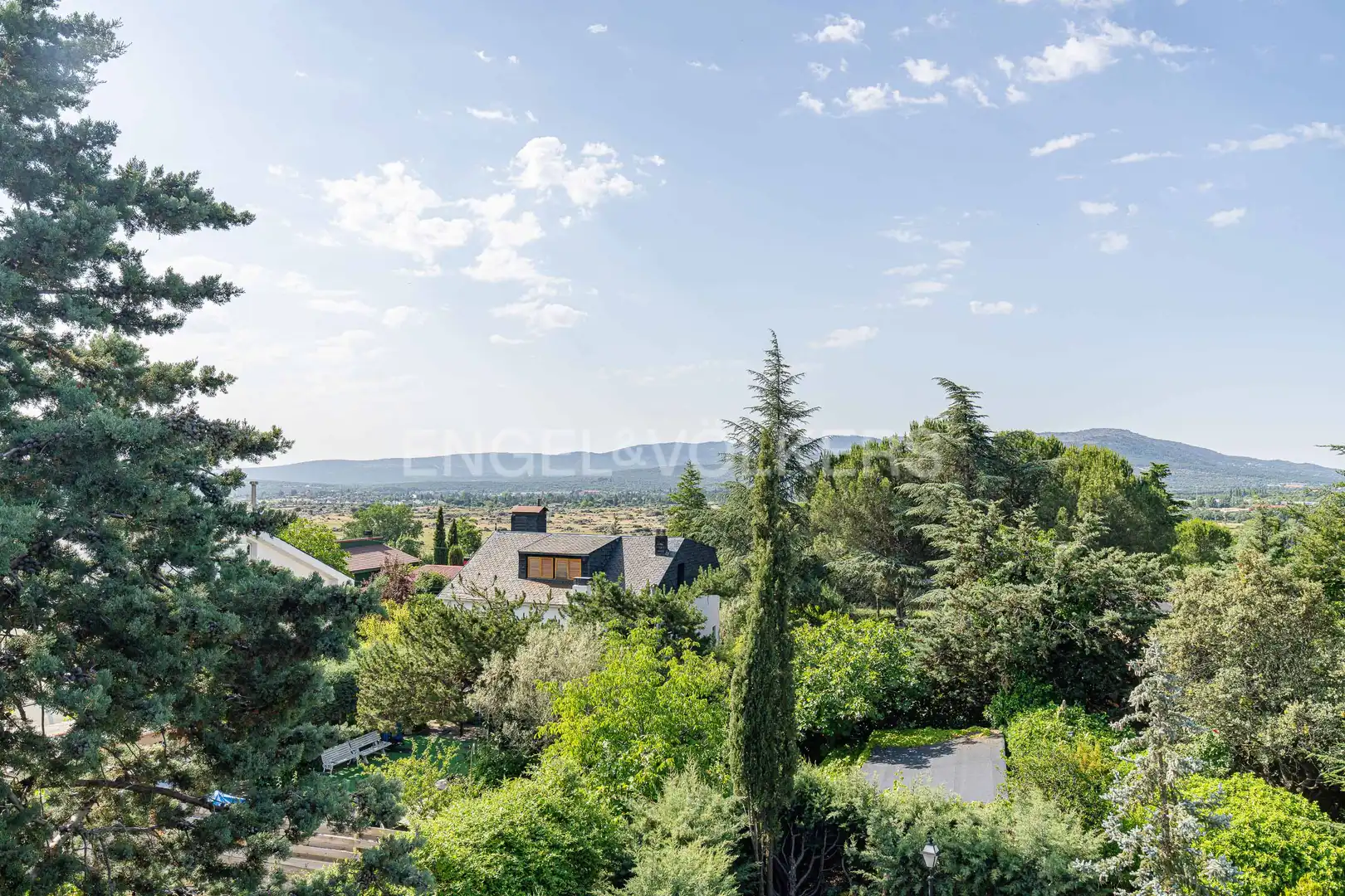 Vista exterior de Casa o xalet en venda en Becerril de la Sierra amb Calefacció, Jardí privat i Piscina