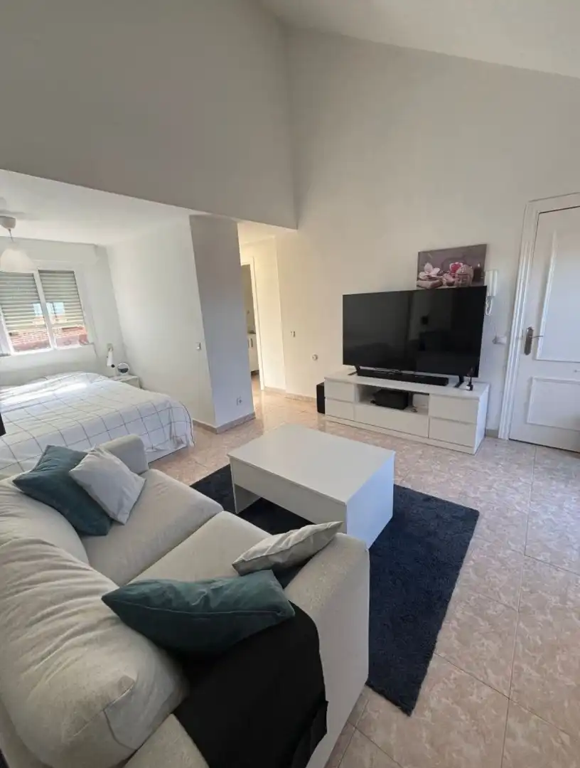 Sala de estar de Ático en venta en Sevilla la Nueva con Aire acondicionado, Calefacción y Terraza