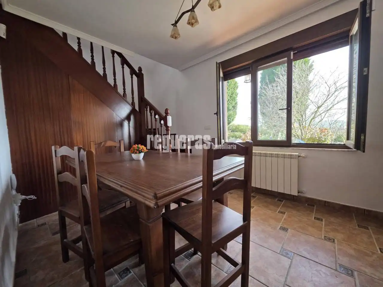 Comedor de Casa o chalet en venta en Avilés con Calefacción, Jardín privado y Amueblado