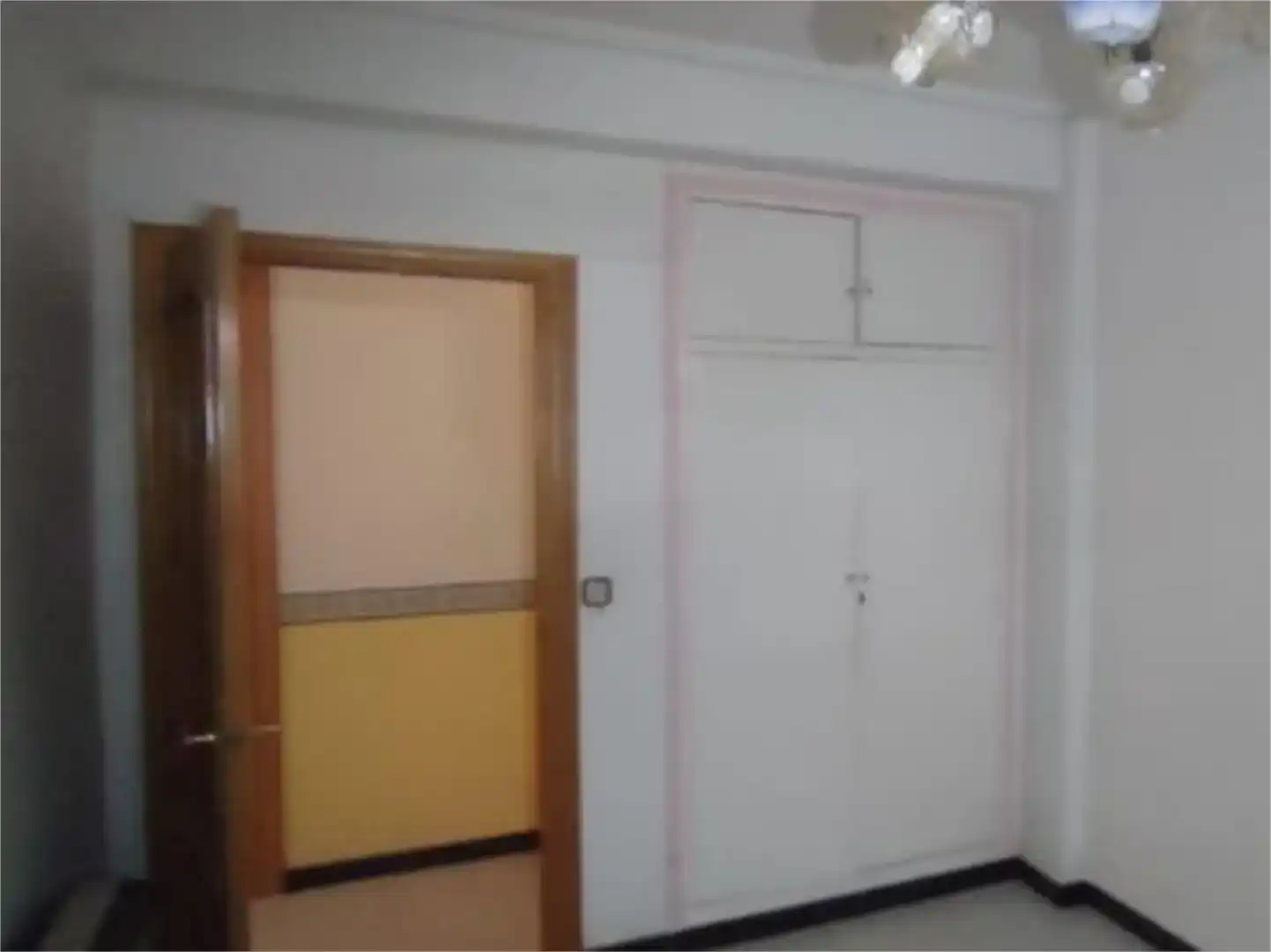Schlafzimmer von Wohnung zur Miete in Socuéllamos mit Möbliert und Balkon