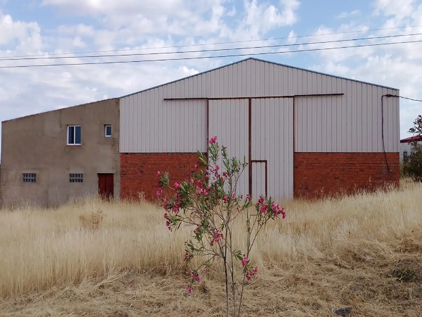 Außenansicht von Fabrikhallen zum Verkauf in Sancti-Spíritus (Badajoz)