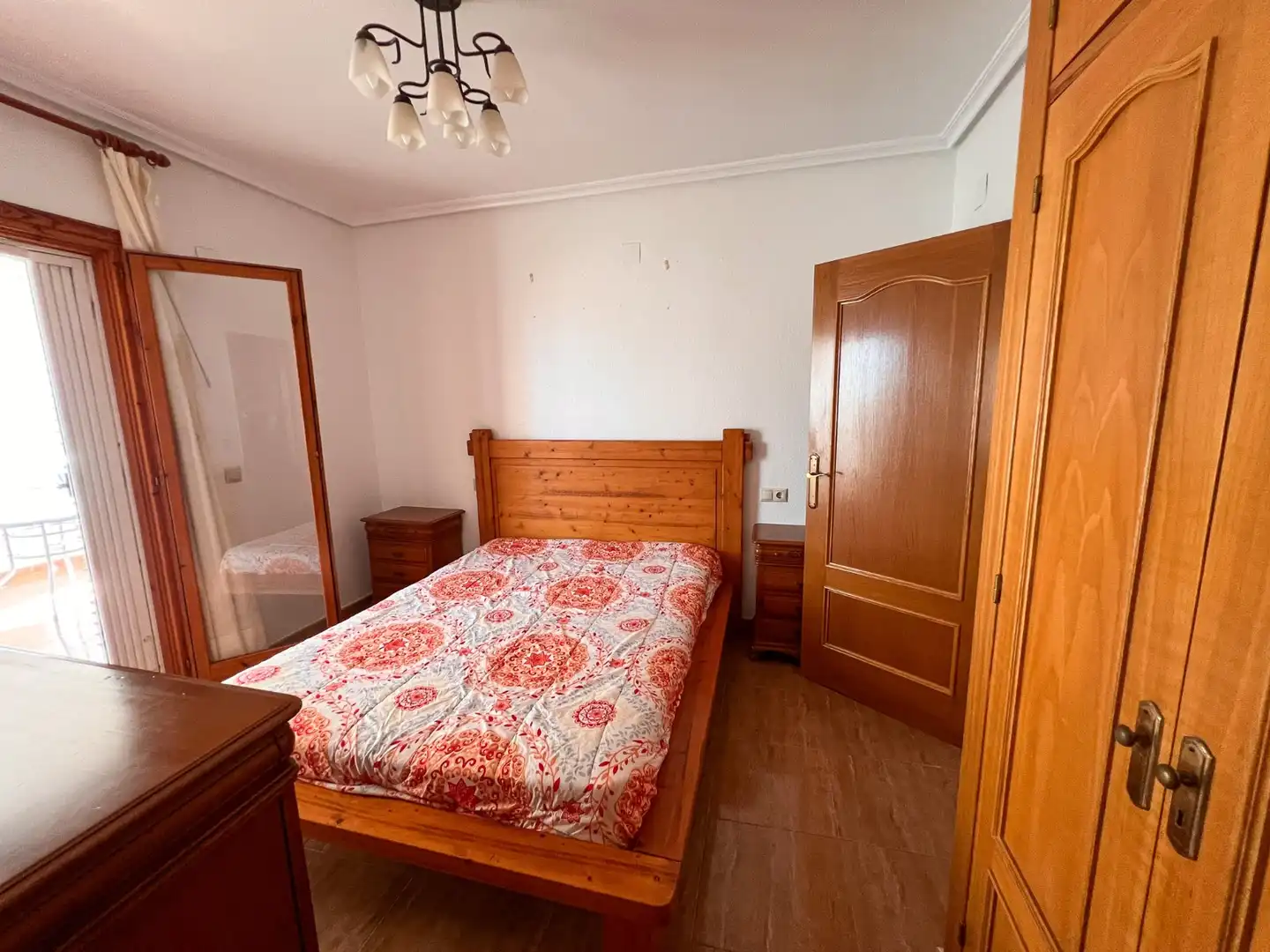 Habitación de Casa adosada en venta en Torrevieja con Aire acondicionado, Calefacción y Jardín privado