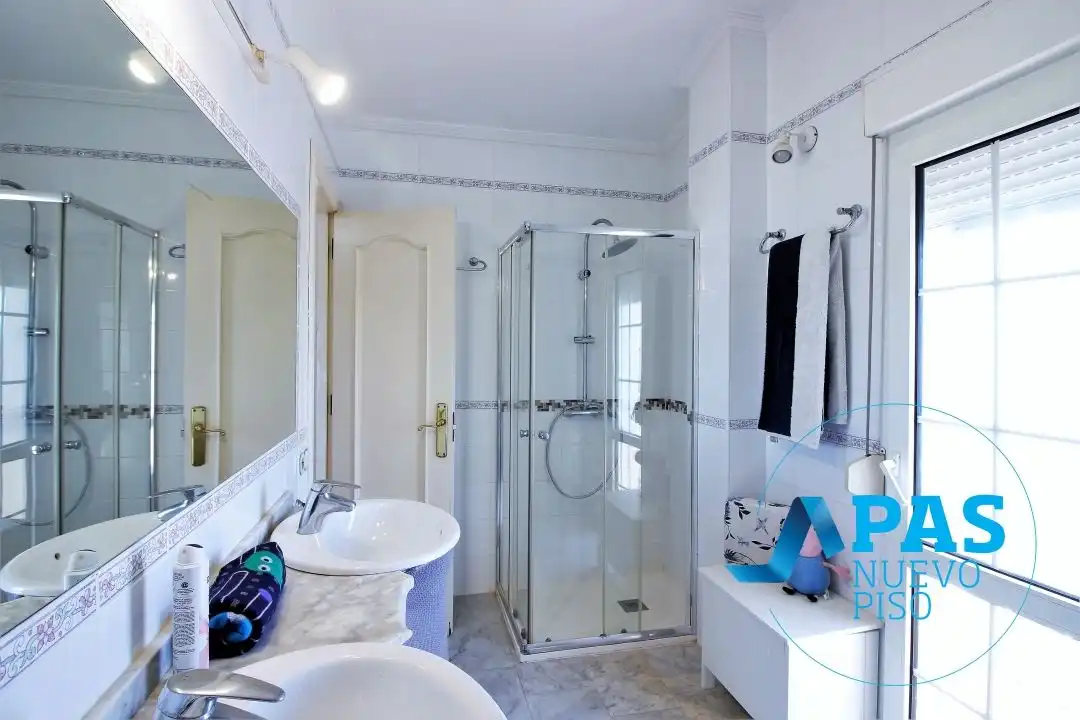 Bathroom of Houses for sale in Santander  with Heating, Private garden and Terrace