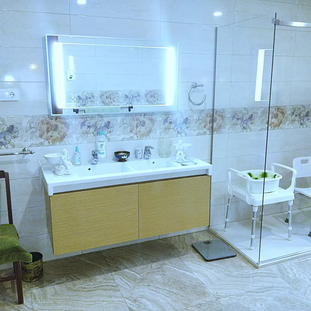 Bathroom of Houses for sale in El Escorial  with Heating, Private garden and Parquet flooring