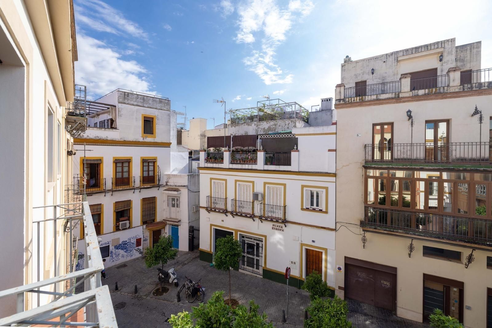 Exterior view of Duplex for sale in  Sevilla Capital  with Air Conditioner, Heating and Terrace