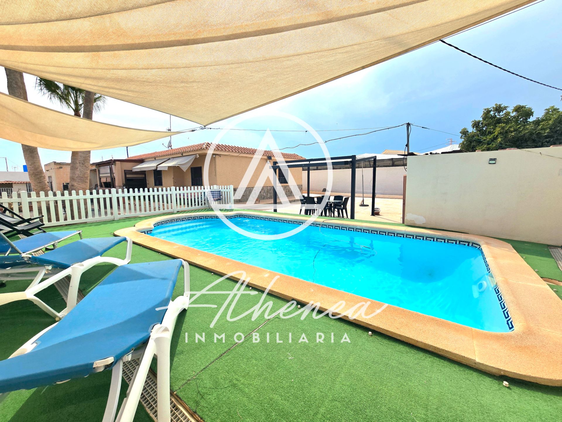 Piscina de Finca rústica en venda en Roquetas de Mar amb Jardí privat, Piscina i Moblat